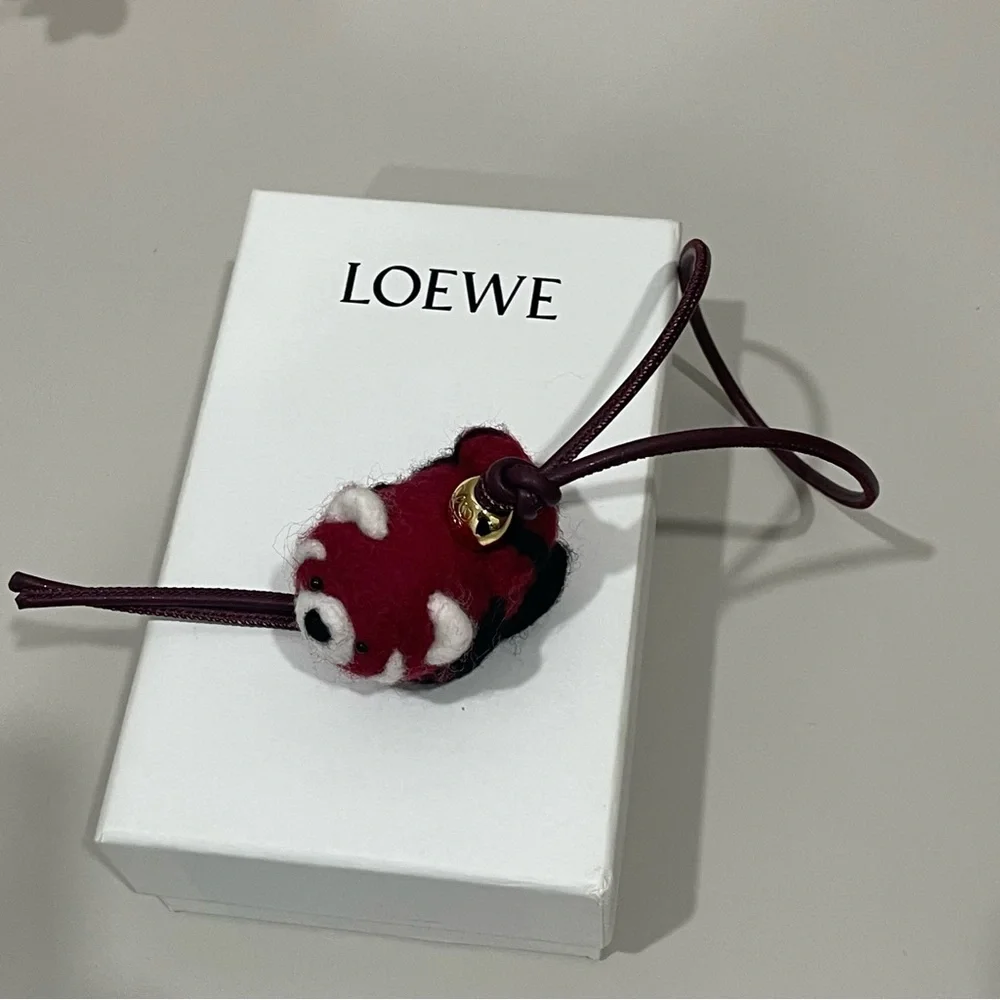Loewe Red Keychain - Picture 2 of 3